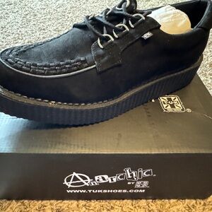 T.U.K Men's Black Suede Derby Shoes